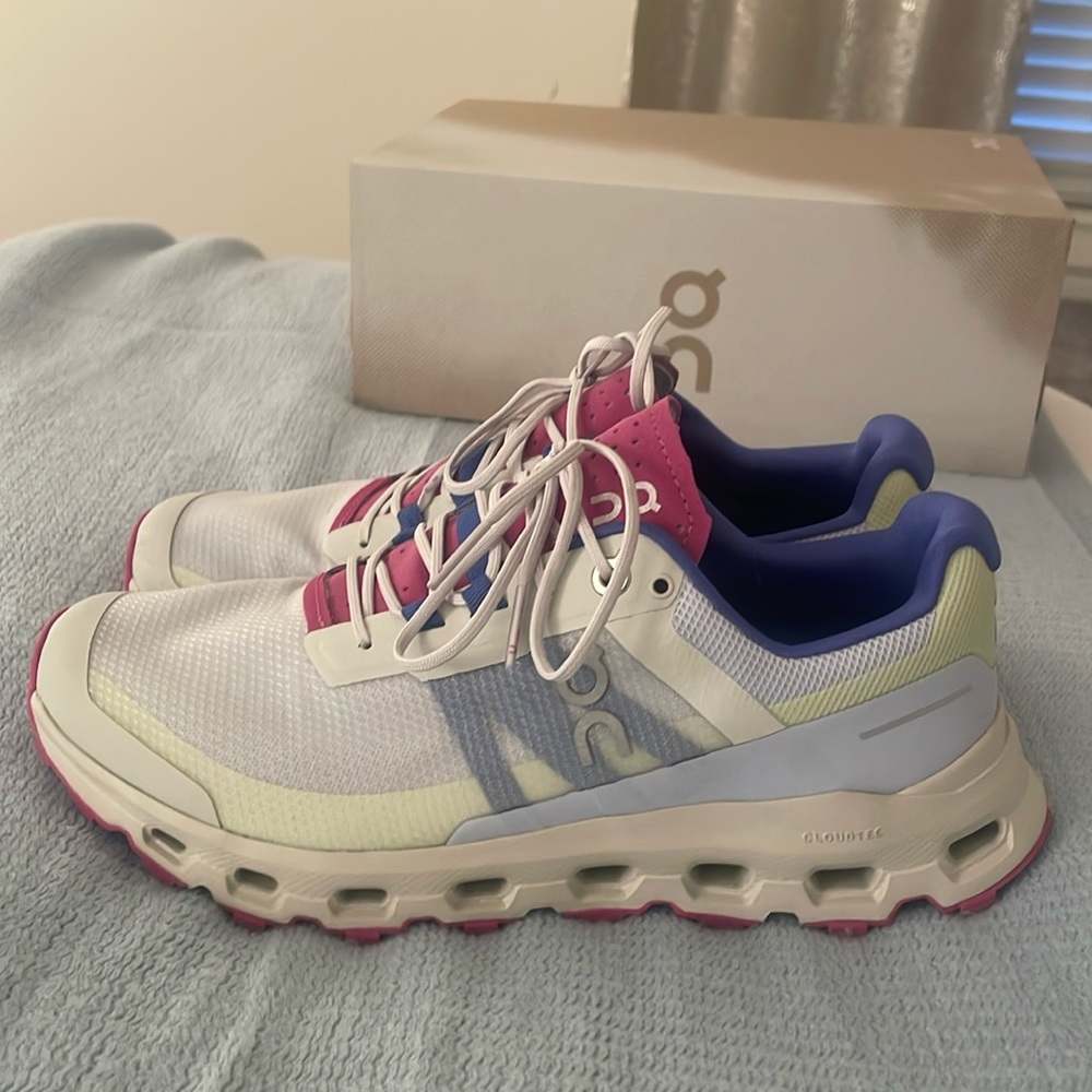 Women’s On Cloudvista running shoes size 7.5